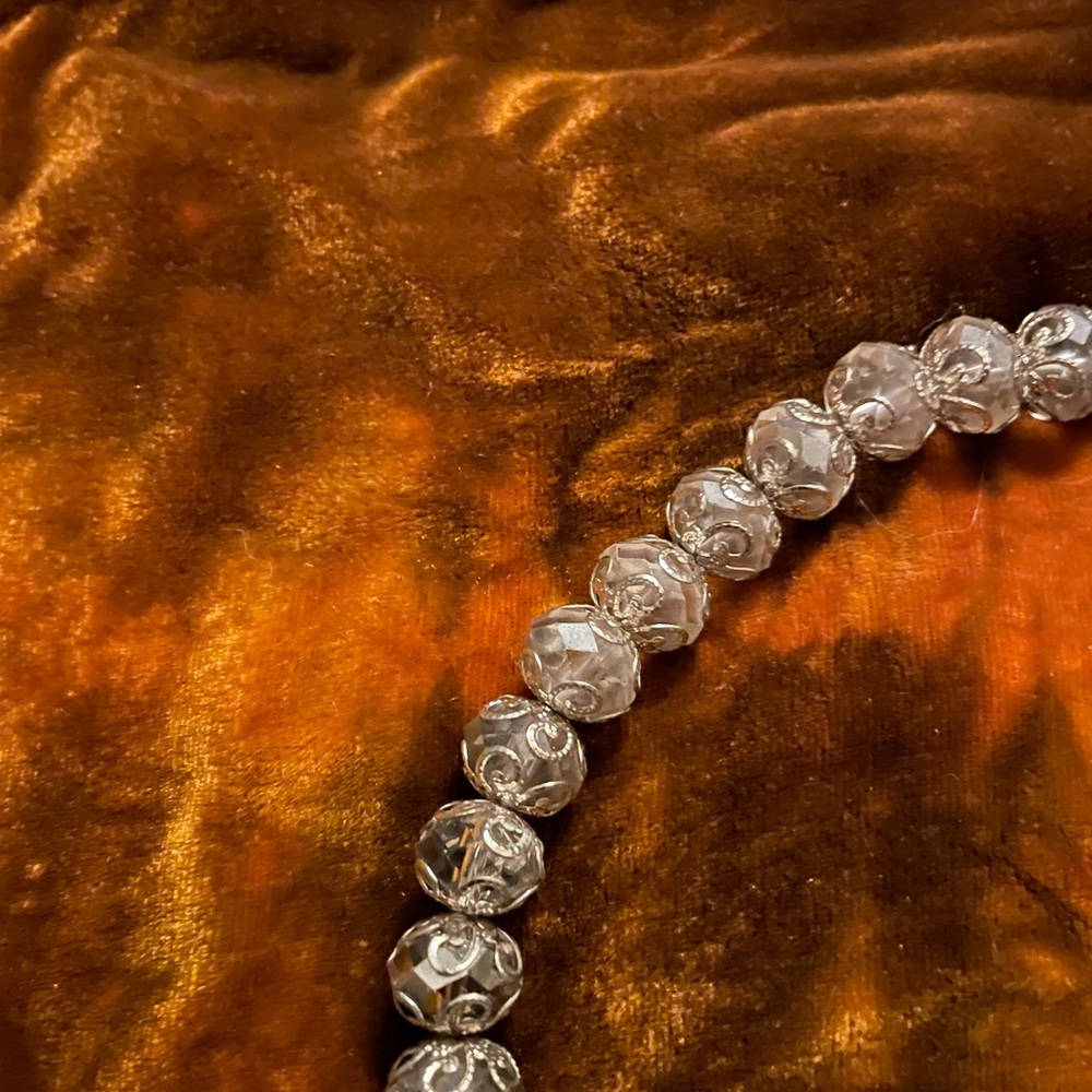 HP VTG Crystal and Silvertone Necklace - Picture 2 of 3